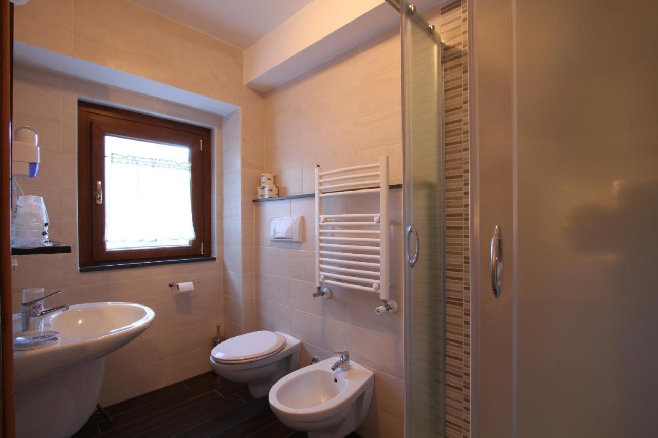 Hotel Il Vecchio Pescatore Villetta Barrea Exteriör bild