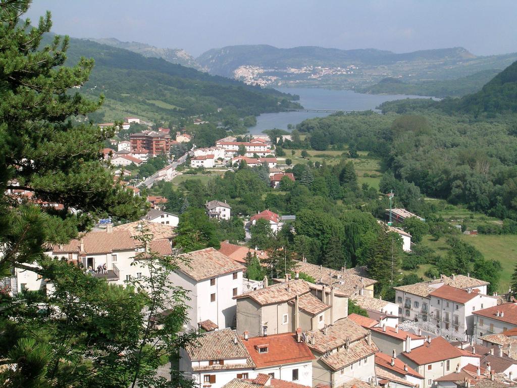 Hotel Il Vecchio Pescatore Villetta Barrea Exteriör bild