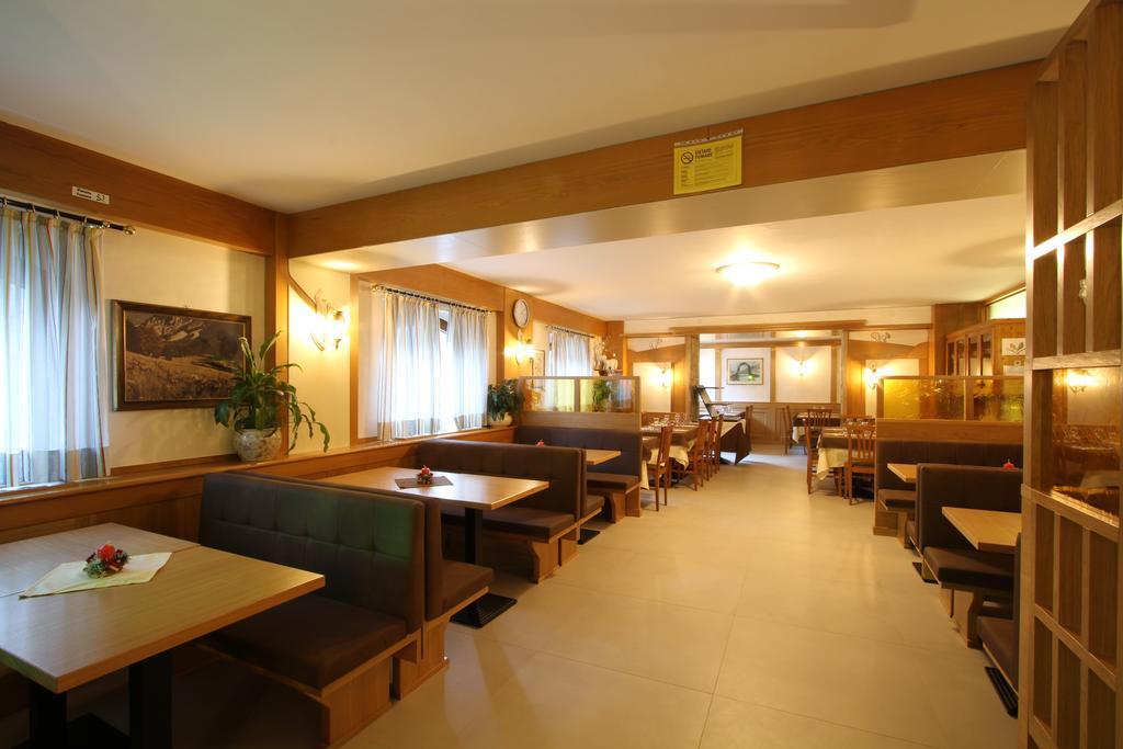 Hotel Il Vecchio Pescatore Villetta Barrea Exteriör bild