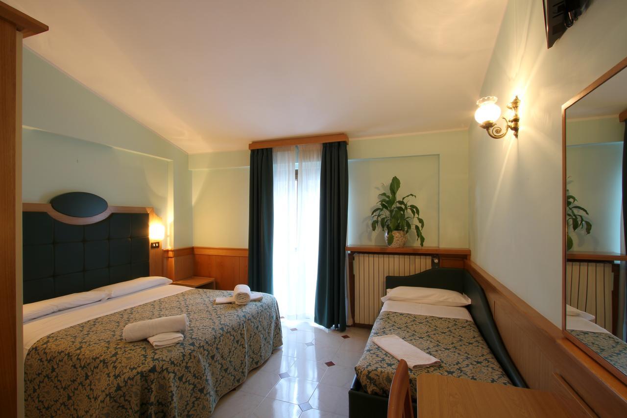Hotel Il Vecchio Pescatore Villetta Barrea Exteriör bild